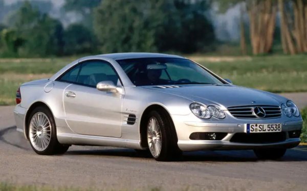 Която и ера да бъде избрана от еволюцията на SL, моделът винаги може да се постави  сред най-добрите автомобили в Германия. Моделът R107 от 1971 г. предоставя особено убедителен аргумент, но той може да бъде контриран с R230 от 2001 г. като пиков SL.
SL65 AMG Black Series от 2008 г. използва V12 двигател с две турбини с мощност 661 к.с., тежи 250 кг по-малко от SL600, като максималната му скорост е електронно ограничена на 318 км/ч.
